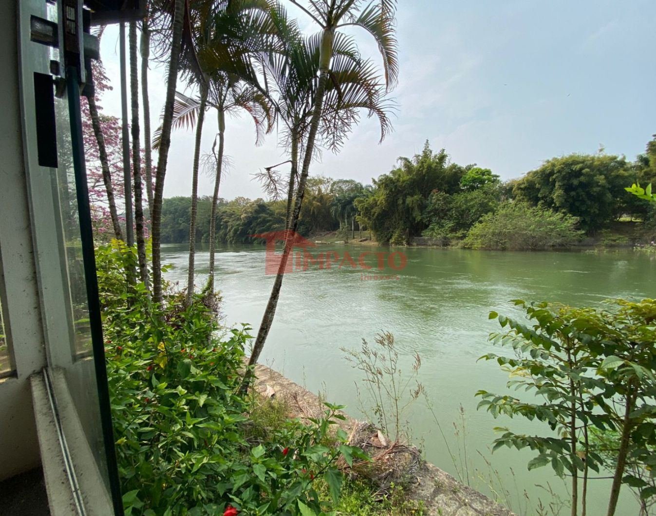 Ponto Comercial á venda – Localização privilegiada, com linda vista para o Rio!