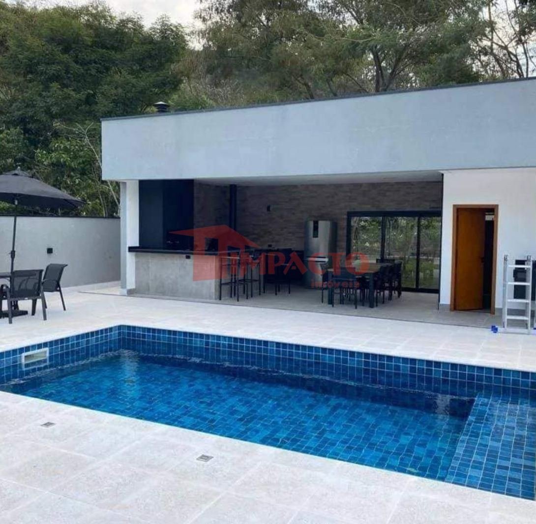Oportunidade Imperdível – Casa de Alto Padrão em Condomínio Fechado, Guararema!