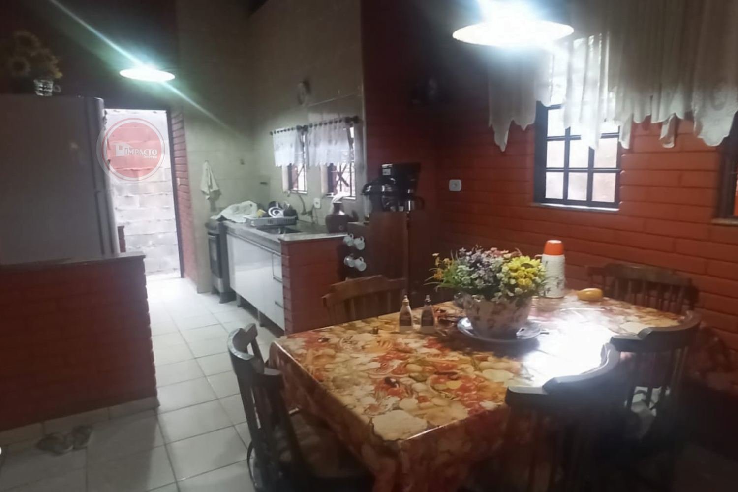 Bela chácara à venda no Jardim Costão 1000 m2 próximo ao asfalto