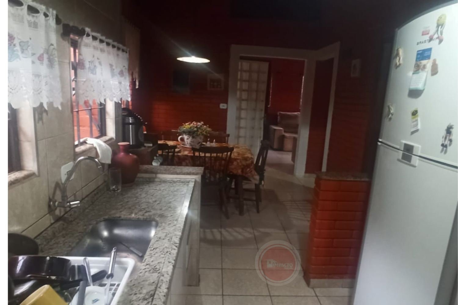 Bela chácara à venda no Jardim Costão 1000 m2 próximo ao asfalto