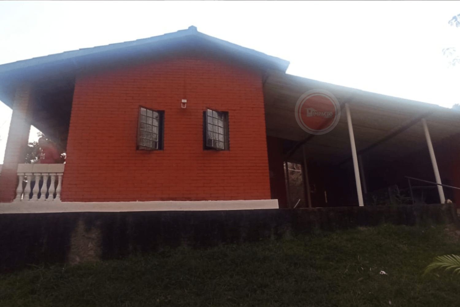 Bela chácara à venda no Jardim Costão 1000 m2 próximo ao asfalto