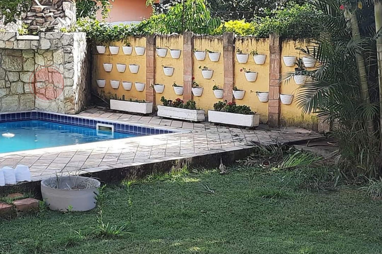 Linda chácara à venda no Jardim Costão 1000 m2