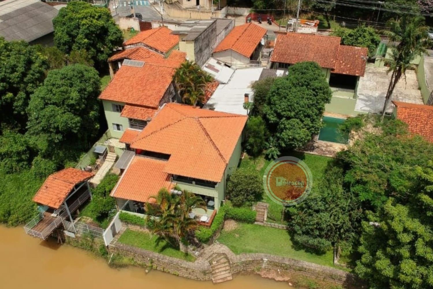 Belíssimo imóvel comercial no Centro de Guararema