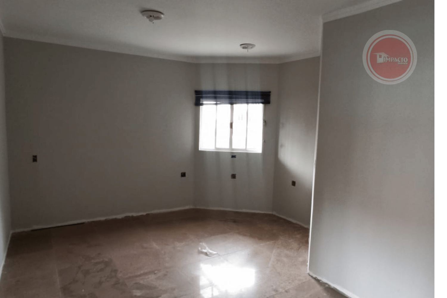 Casa à venda no Centro de Guararema fundo para o rio Paraíba do Sul