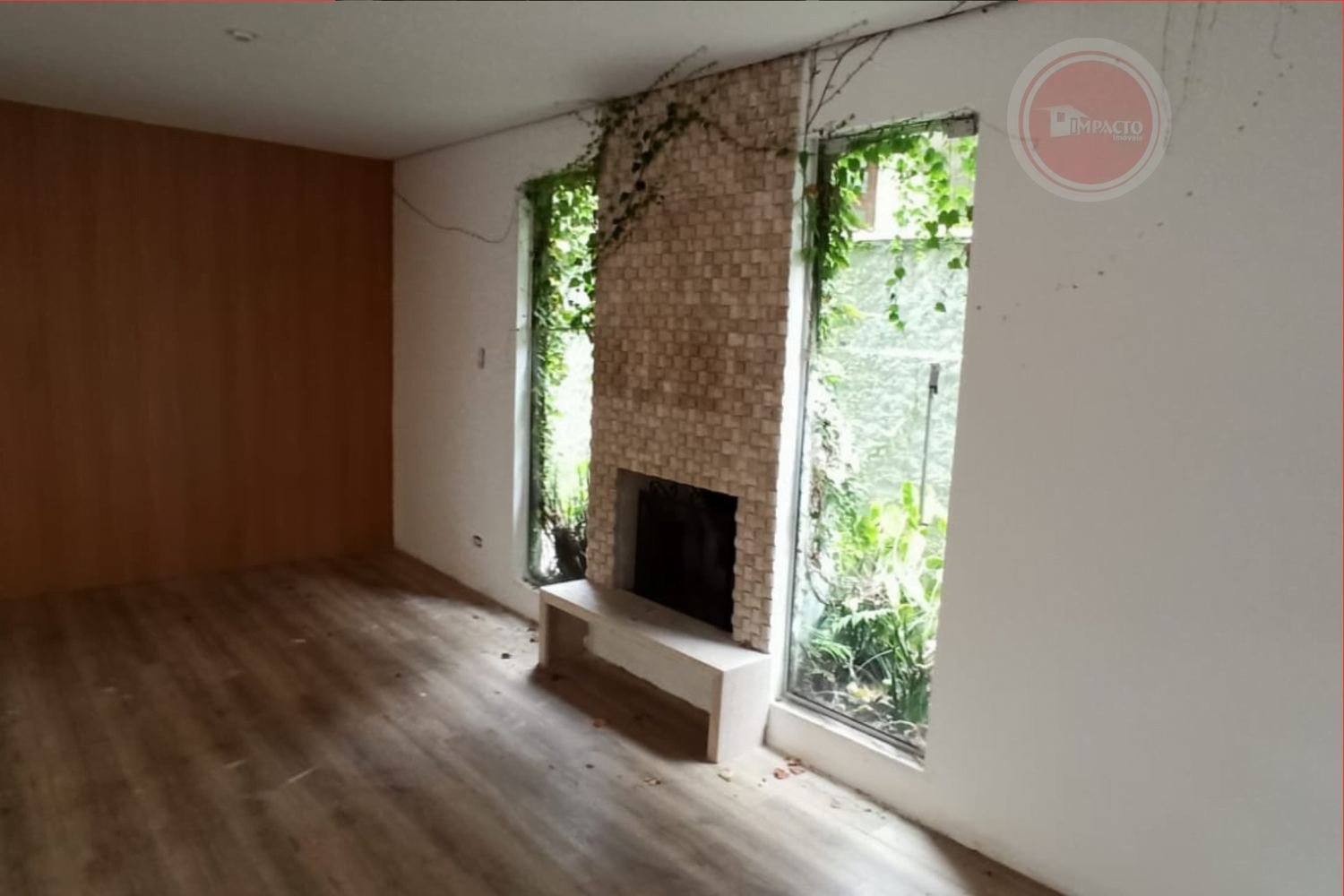 Casa à venda no Centro de Guararema fundo para o rio Paraíba do Sul