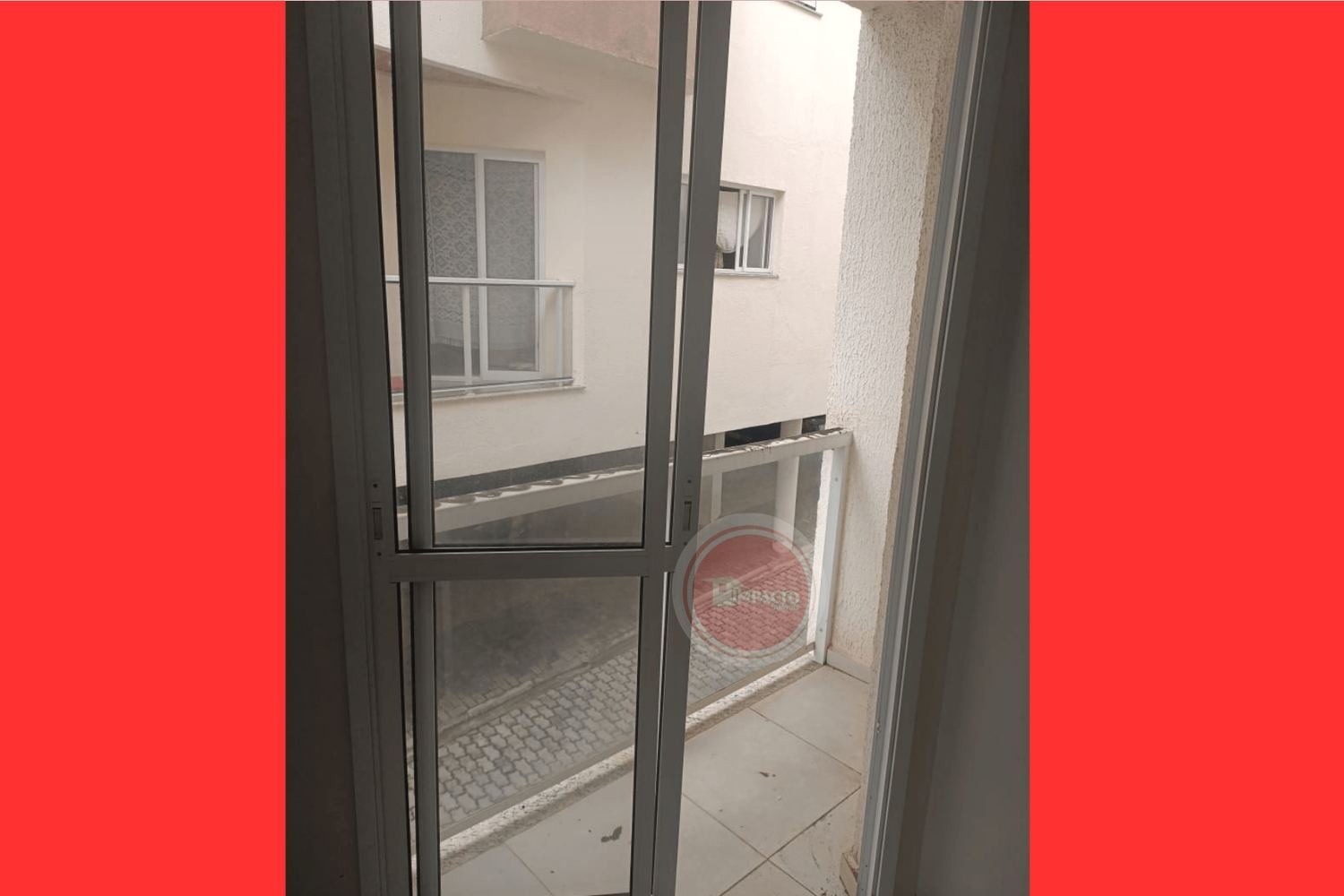 Belíssima casa à venda em condomínio no Centro de Guararema
