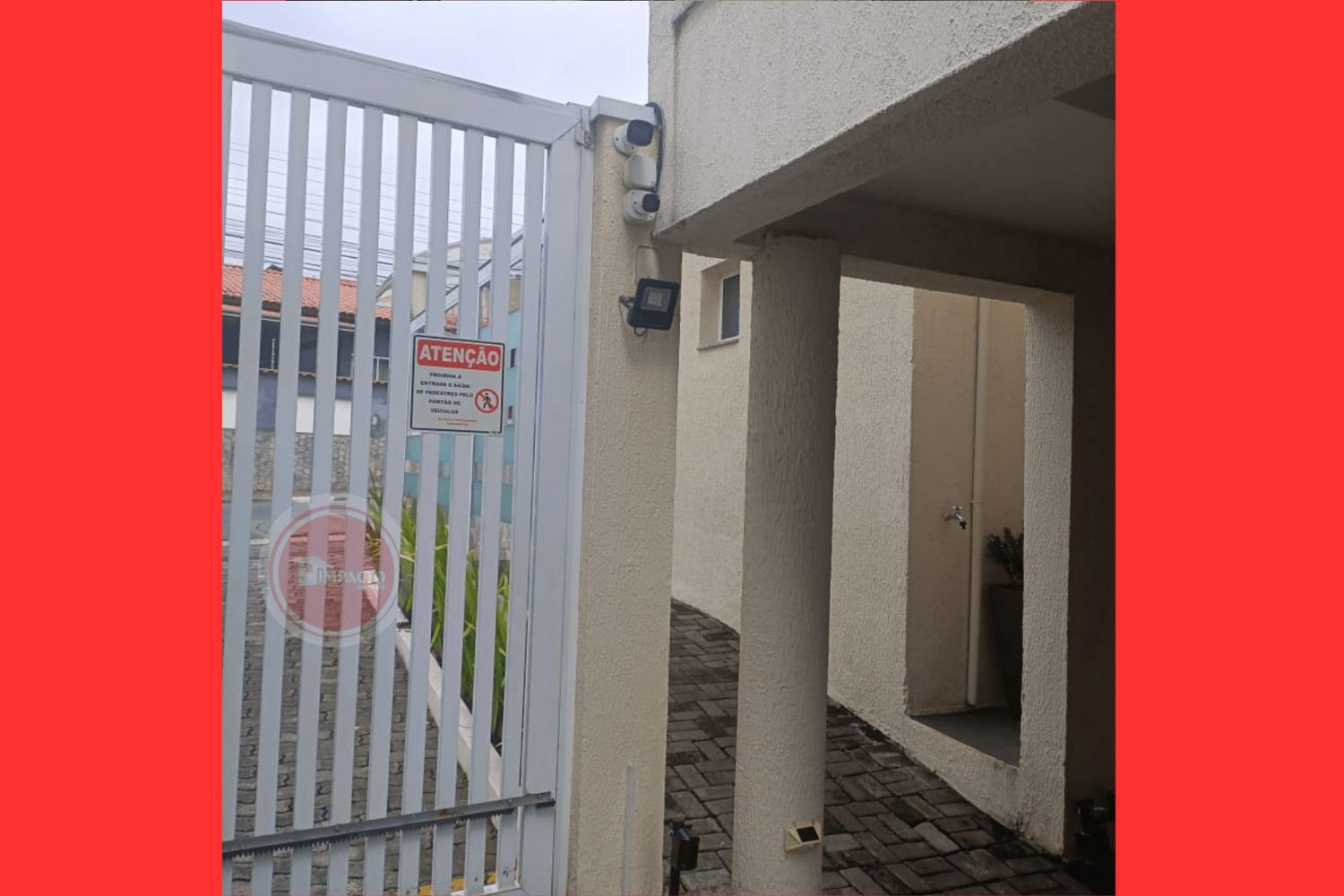 Belíssima casa à venda em condomínio no Centro de Guararema