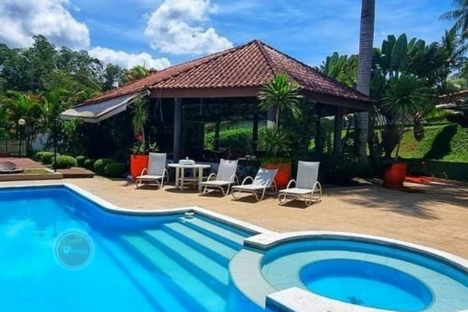 Maravilhosa casa à venda no condomínio Alpes em Guararema
