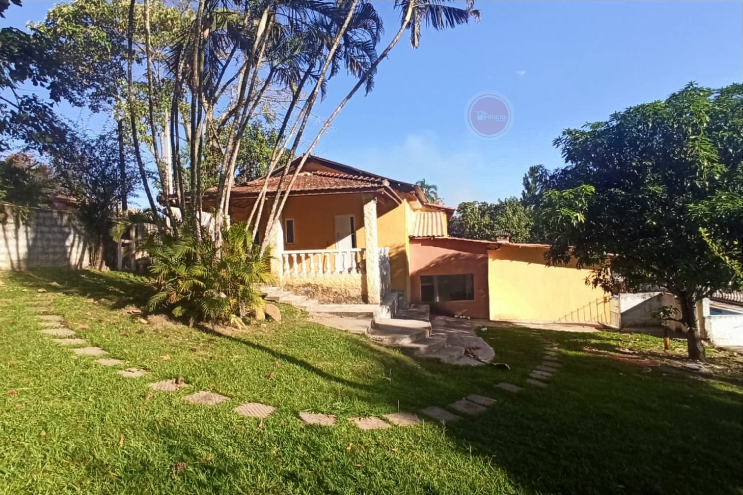 Belíssima Chácara à venda com piscina
