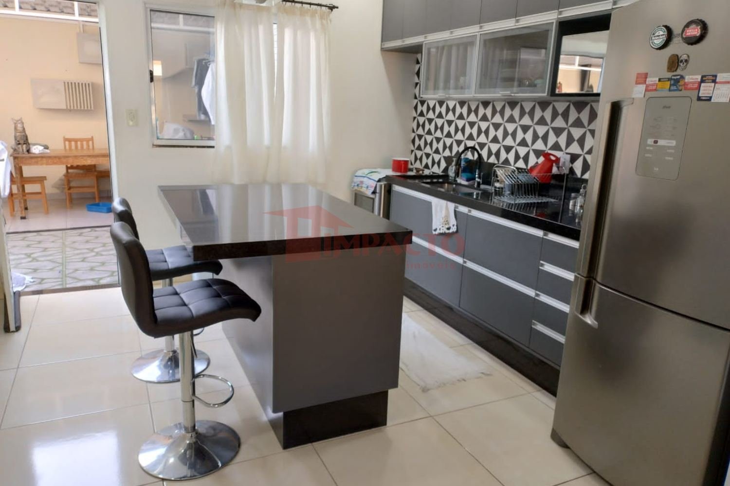 Linda Casa Térrea em Condomínio Fechado